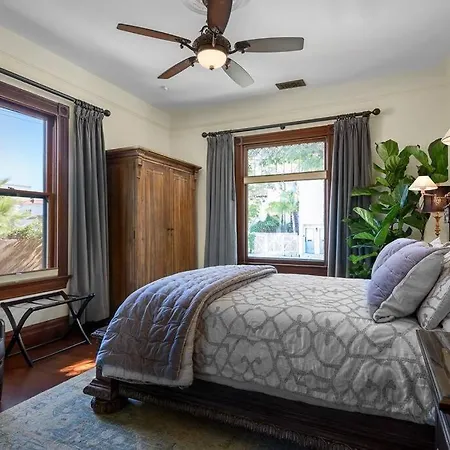 Upscale Downtown Home Walk To Beach Shops Bars 2 Santa Barbara Exterior photo